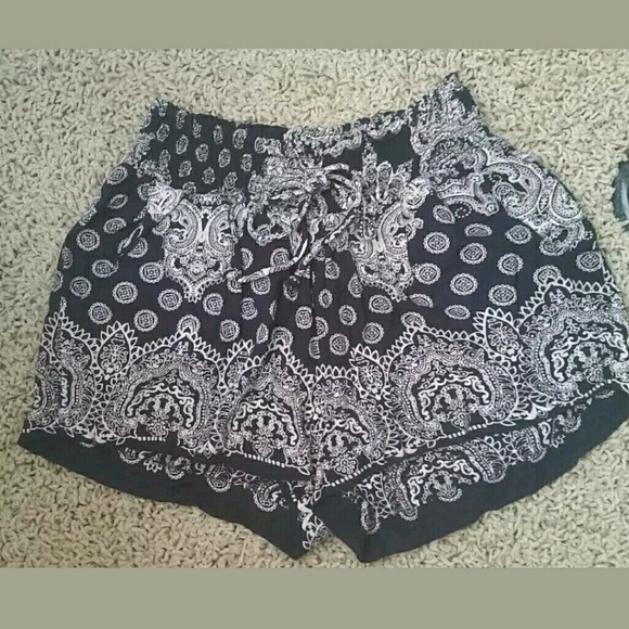 Tillys Shorts - Picture 2 of 7